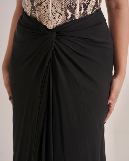 Second skin structured skirt